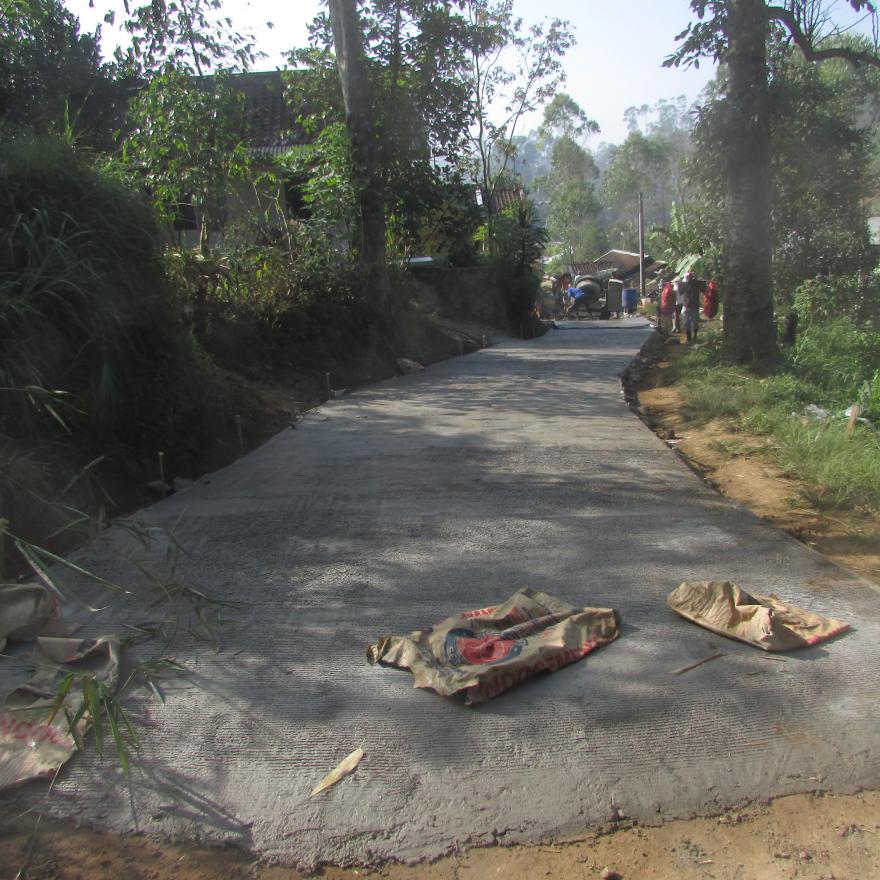 Pembangunan jalan desa